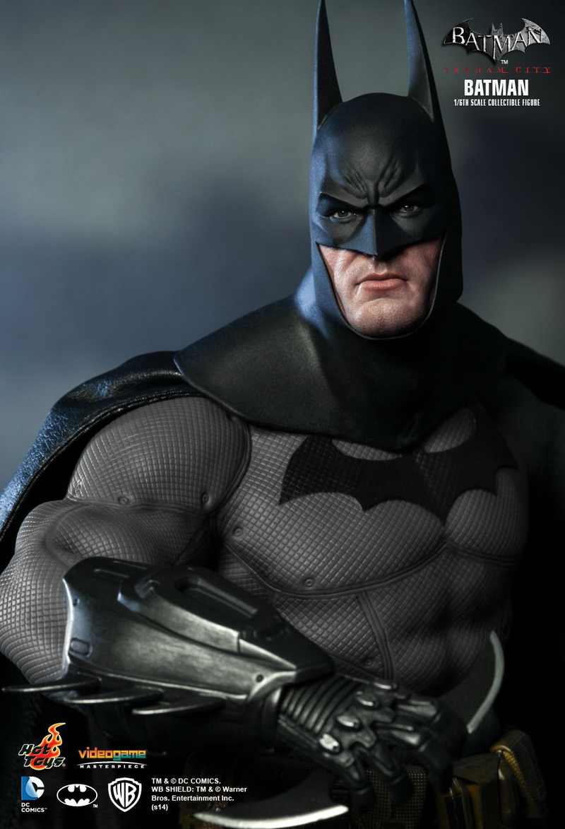 Illustration for article titled This Hot Toys Batman might be the burliest action figure ever